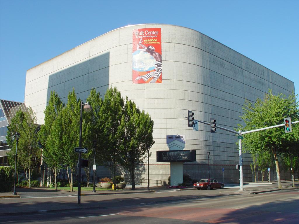 Travelodge By Wyndham Eugene Downtown/University Of Oregon Экстерьер фото