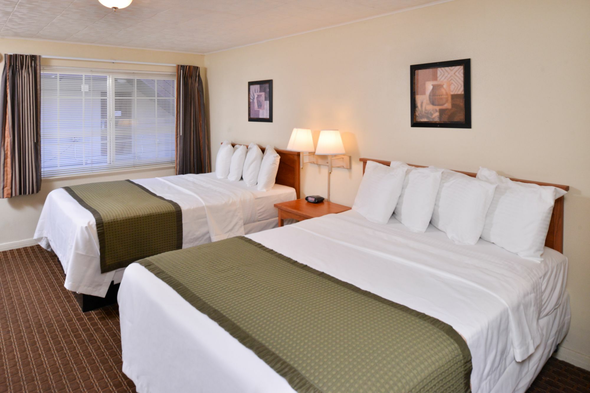 Travelodge By Wyndham Eugene Downtown/University Of Oregon Экстерьер фото